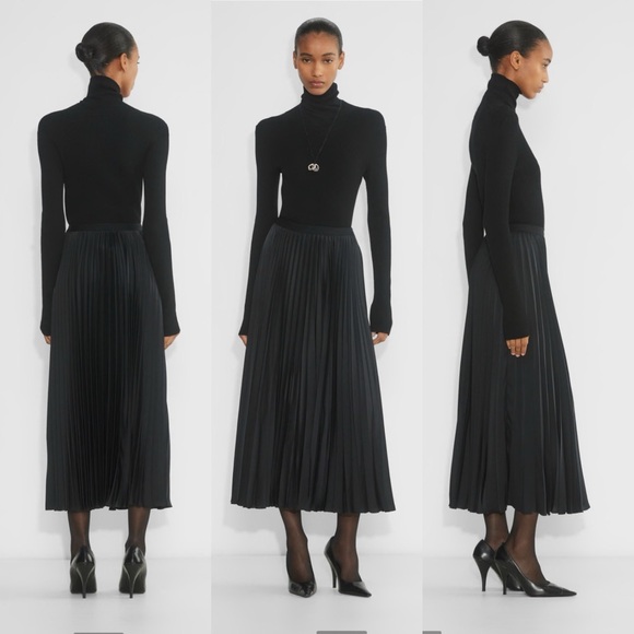 NWT Aritzia Babaton Maido Satin Pleated Skirt Double-satin maxi in Black Small - Picture 1 of 15